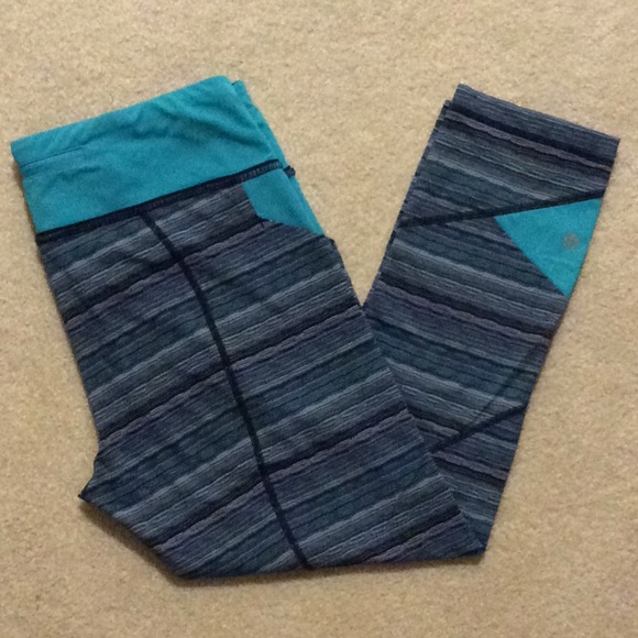 LULULEMON Althetica Blue Multi Cropped Capri - Picture 2 of 7